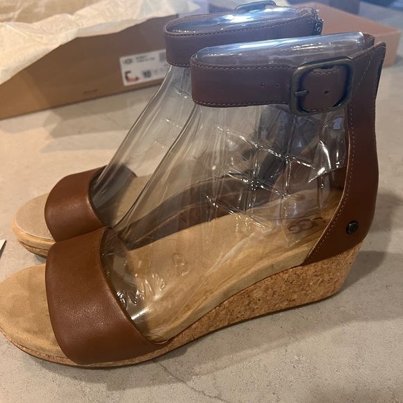 UGG Sandals - Picture 5 of 6